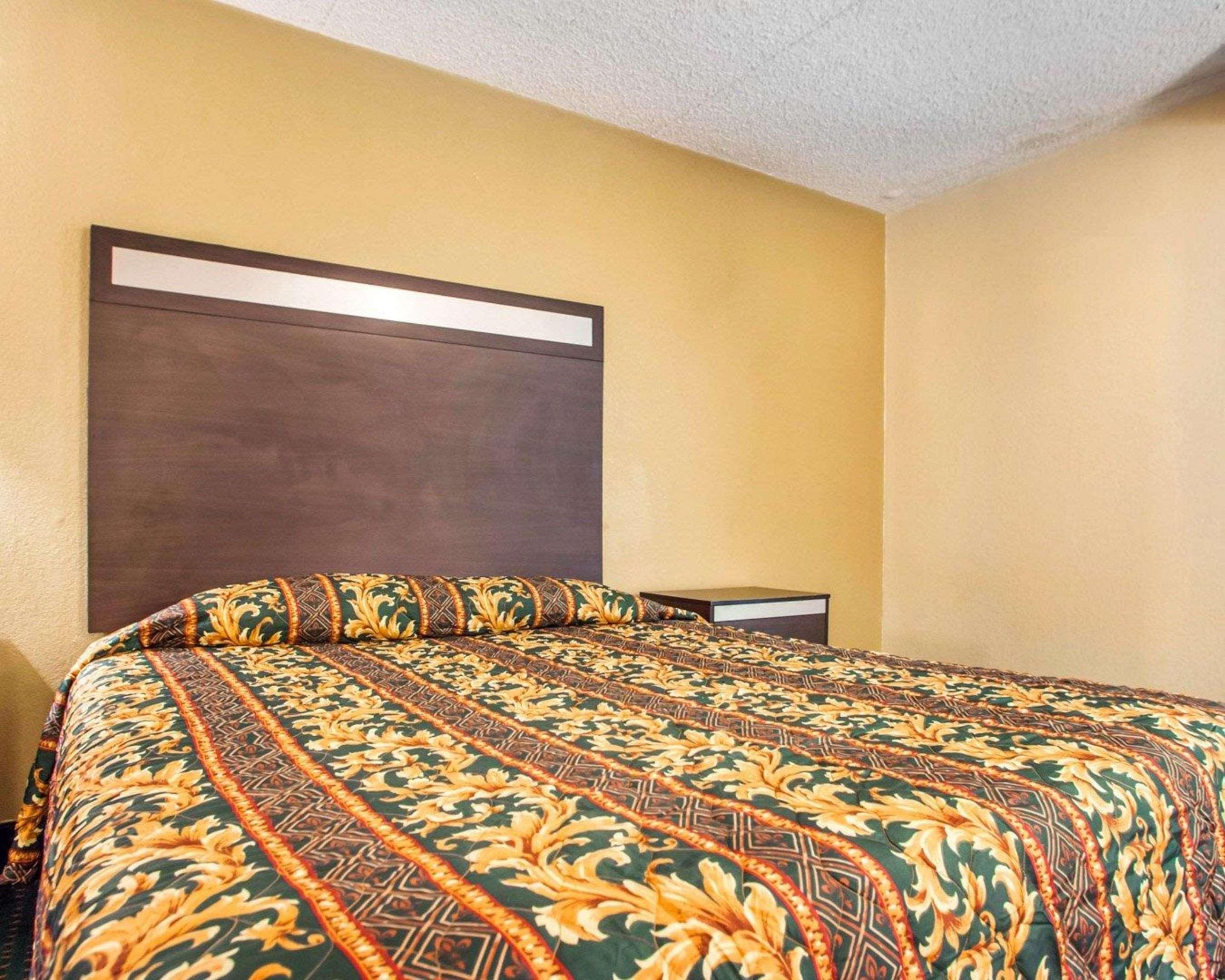 Rodeway Inn Mount Laurel Hwy 73 Extérieur photo