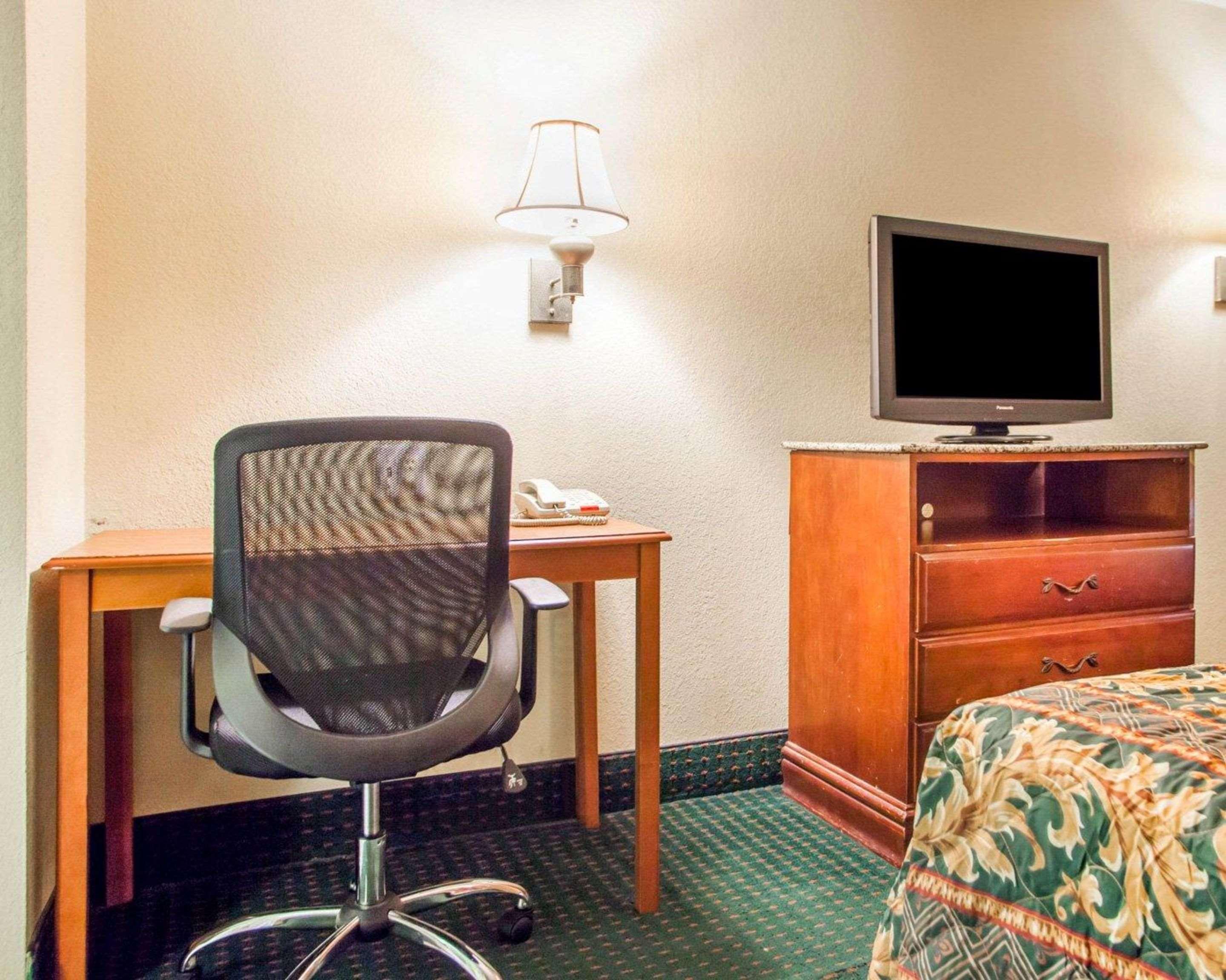 Rodeway Inn Mount Laurel Hwy 73 Extérieur photo
