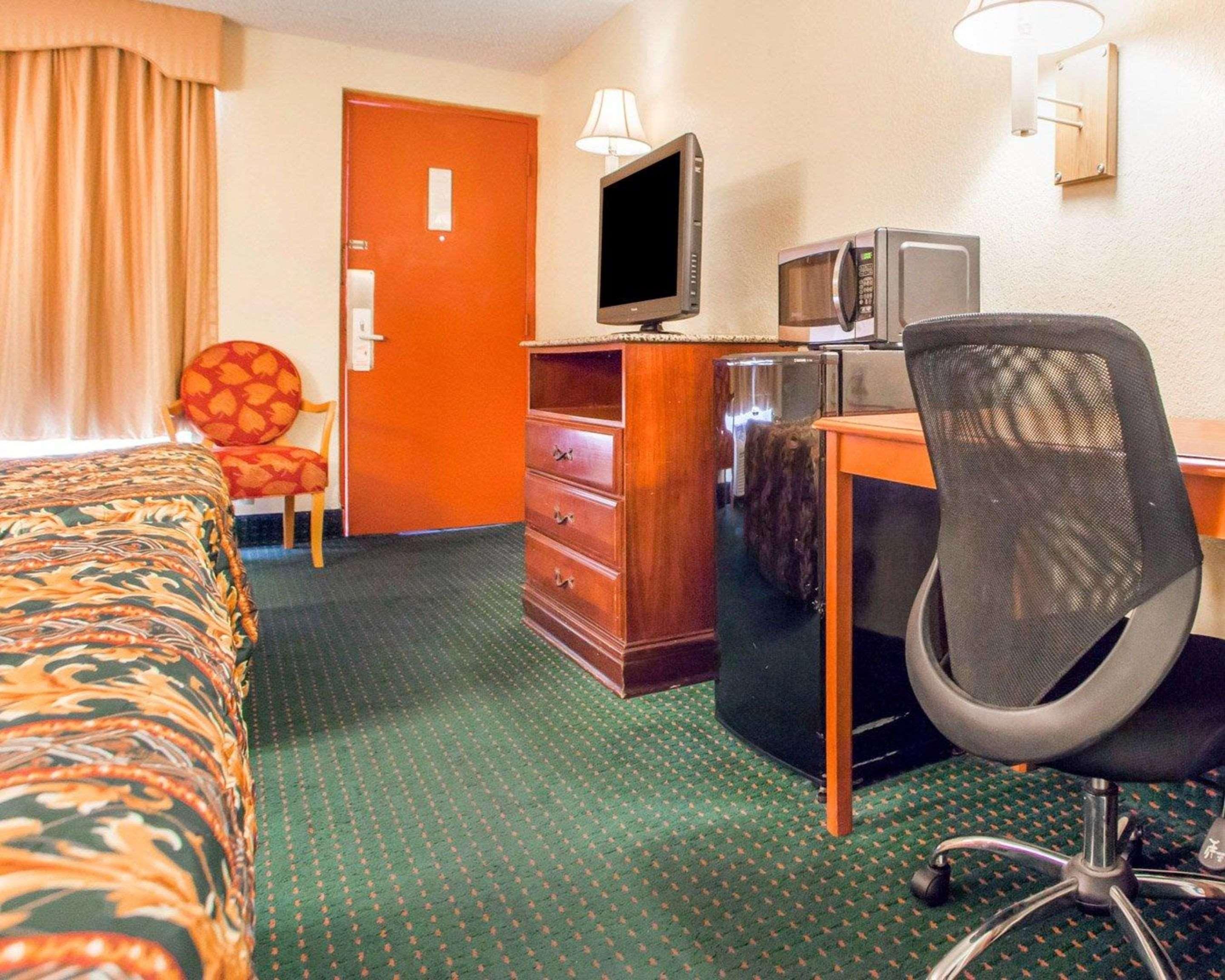 Rodeway Inn Mount Laurel Hwy 73 Extérieur photo